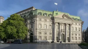 La polémica por los créditos del Nación escala a tribunales y el Gobierno apura defensa judicial