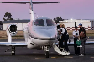 La esposa de Adorni gastó 6.000 dólares en efectivo durante un viaje a España