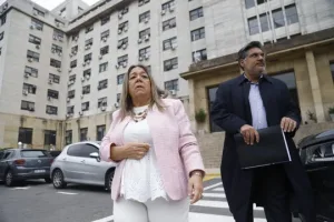 La escribana de Adorni aseguró que "no hubo un préstamo para la adquisición de las viviendas