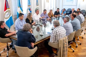 La Municipalidad y clubes del río acordaron la reconstrucción del Espigón Maciel