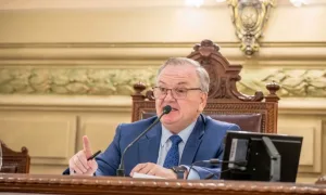 Debate tenso en el Senado provincial entre Felipe Michlig y Leticia Di Gregorio