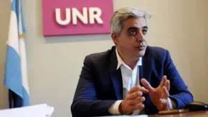 El rector de la UNR apuntó contra el Gobierno por el financiamiento universitario