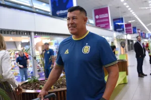 Jorge Almirón: "La gente vino a acompañar y le pudimos regalar un triunfo que merecíamos"