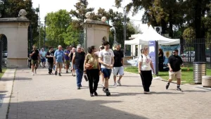 El Outlet Rosario abrió sus puertas y convocó a más de 10 mil personas en el primer día