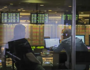 Los bonos argentinos caen y el riesgo país repunta ante amenaza arancelaria de EE.UU.