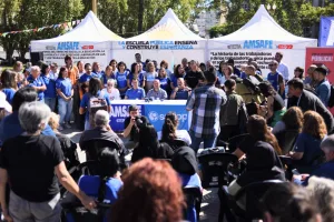 La Carpa Blanca llegó a Rosario y suma actividades en defensa del salario docente
