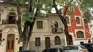 Polémica en Rosario por la habilitación para construir un edificio detrás de una casa con valor patrimonial