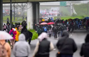 Masiva protesta y corte de la autopista a Buenos Aires por la eliminación del programa Volver al Trabajo