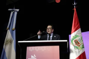 Los abucheos marcaron el provocador discurso de Leonardo Cifelli en la apertura de la Feria del Libro de Buenos Aires