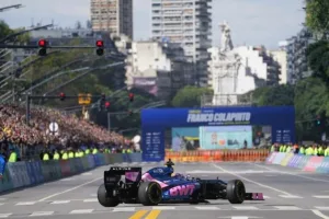 Franco Colapinto hizo delirar a sus fanáticos con un inolvidable Road Show en la Ciudad de Buenos Aires