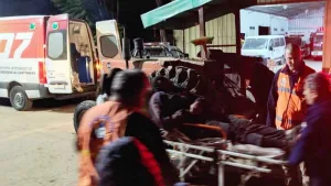 Villa Minetti transportan a ua persona en la ambulancia