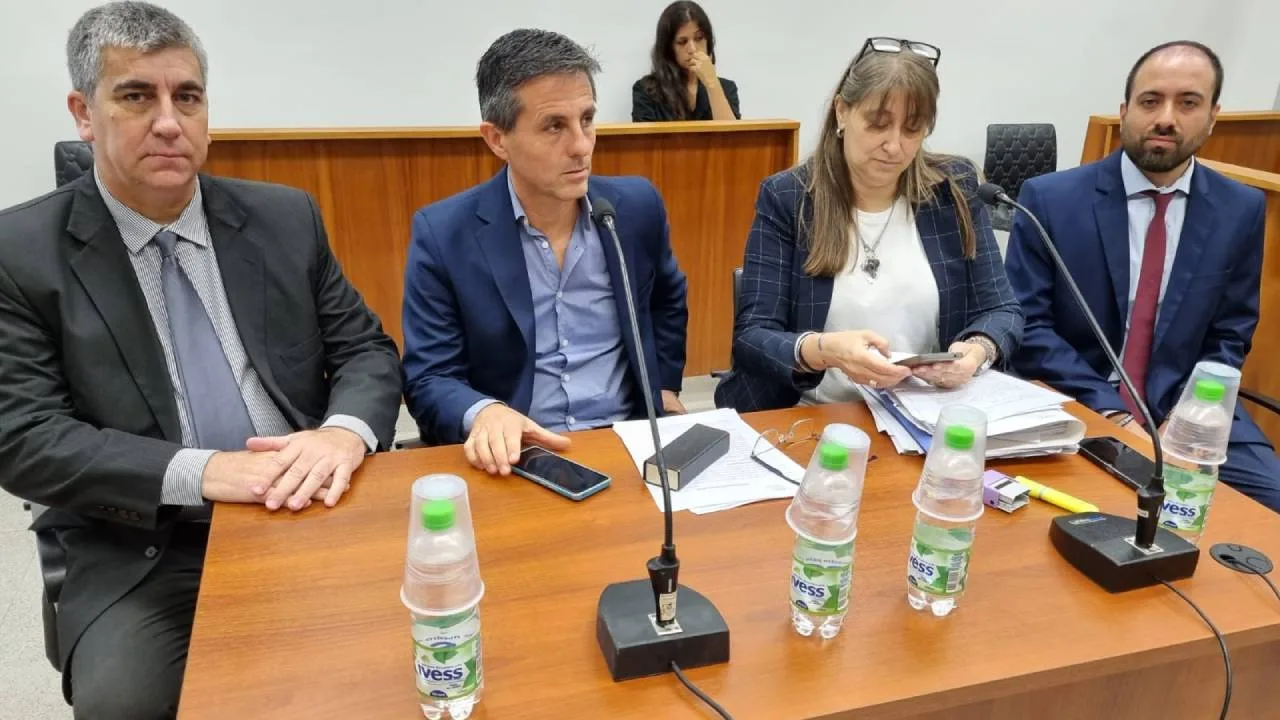 De izq a der: Carlos Vottero, Fiscal Regional de la Quinta Circunscripción; Luis Schiappa Pietra, Fiscal de la Unidad Fiscal Especializada de Responsabilidad Penal Adolescente; fiscales Carina Gerbaldo y Mauricio Spinoza. 