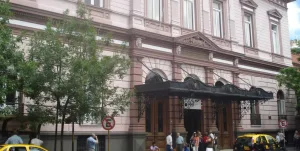 Dos mujeres descubrieron que fueron cambiadas al nacer hace 40 años y el caso llegó a la Justicia