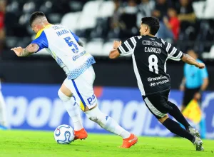 Uno x Uno auriazul: Franco Ibarra la rompió toda y fue la figura del Canalla en la victoria en Asunción