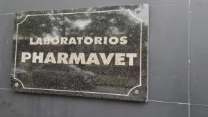 Conflicto laboral en laboratorio de Rosario: sueldos impagos, despidos y protesta gremial
