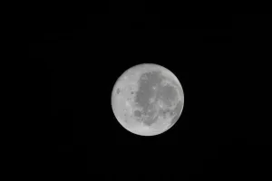 A qué hora comienza la observación de la cara oculta de la Luna