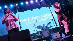 Malvinas: emotiva vigilia en el Monumento a la Bandera