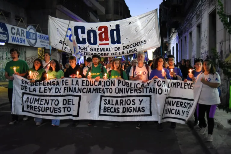 La comunidad universitaria salió a la calle para reclamar por el financiamiento educativo