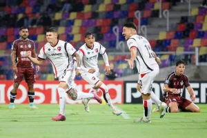 Newell's se impone en Santiago: la Lepra gana 2-0 con goles de García y Salomón