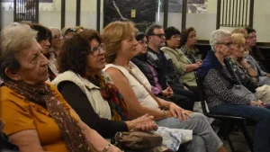 Adultos mayores analizan: ¿Cómo hablan los medios sobre la vejez?