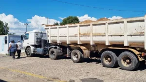 Tres grandes camiones fueron enviados al corralón