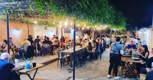 Se fueron sin pagar de una parrilla rosarina, pero se arrepintieron y saldaron la cuenta