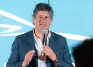 Santacroce impulsa agenda en plena crisis