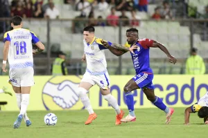 Arrancó en Caracas: Central ya juega con Universidad Central y va por una victoria que lo encamine a los octavos
