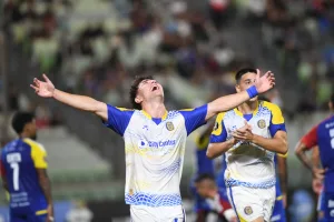 Grito canalla en Caracas: Central, que no jugaba nada bien, derrota 1-0 a Universidad Central con gol de Ignacio Ovando