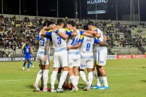 Panorama auriazul: la delegación de Central aterrizó en Rosario y Almirón destacó el buen funcionamiento que tuvo el equipo en Venezuela