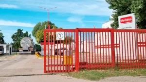 Denuncian vaciamiento en Lácteos Verónica: 700 trabajadores sin cobrar desde diciembre