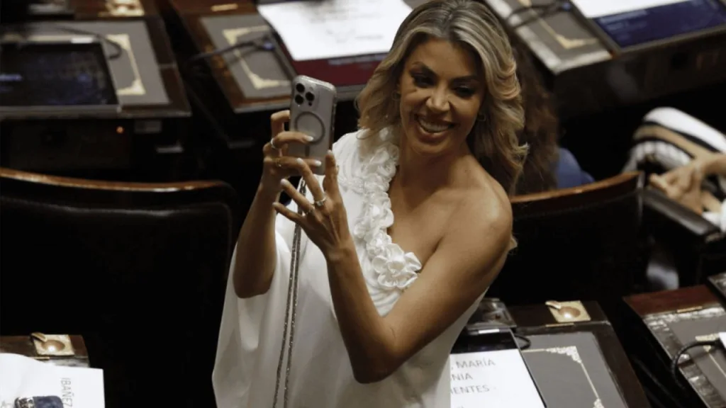 Primero lo importante: en medio de la crisis, Virginia Gallardo busca declarar de interés  los Premios Martín Fierro