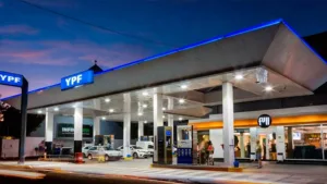 YPF anunció una medida para estabilizar el precio de la nafta por 45 días