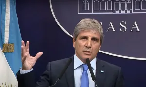 Caputo minimiza el caso Adorni y celebra: "Nos estamos empezando a recibir de país serio"