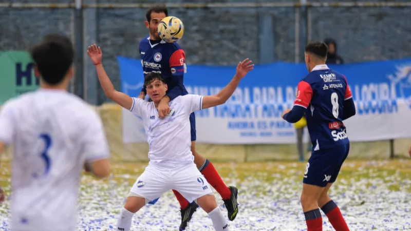 Argentino y Central Córdoba empataron 0-0 el Clásico del Ascenso Rosarino