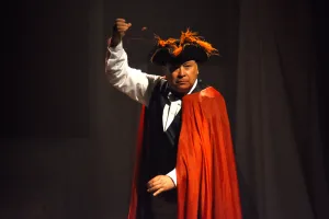 Guillermo Troncoso llega a Rosario con “El Inglés”, un viaje poético y político por una historia que siempre regresa  