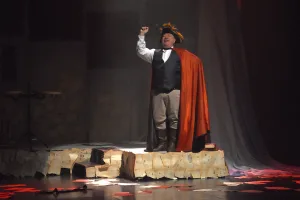 Guillermo Troncoso llega a Rosario con “El Inglés”, un viaje poético y político por una historia que siempre regresa  