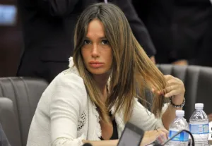 Nicole Minetti, la mujer que organizaba fiestas para Berlusconi, en el ojo de la tormenta