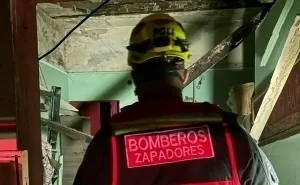 A un hombre de 67 años se le derrumbó encima el techo de la casa en la que vive y los vecinos lo rescataron de los escombros