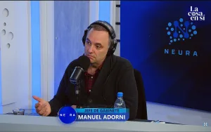 Abrazo del oso de Adorni al presidente: "Esto me pasó porque soy parte de Milei"