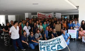 Movilización de profesionales y trabajadores de salud frente al Cemar y el anuncio de una Marcha Federal de la Salud