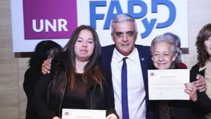 Madre e hija terminaron la secundaria juntas en escuela de la UNR
