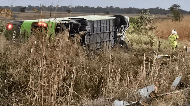 Tragedia en Australia: murió una rosarina en el vuelco de un micro turístico