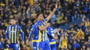 Alejo Veliz viajó a Ecuador con el plantel de Central, pero no jugará por lesión