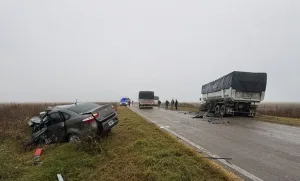 Accidente de tránsito en Ricardone: un hombre falleció en el choque de un camión y un auto