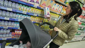 Subió la canasta de crianza y vuelve la preocupación por el costo de tener hijos