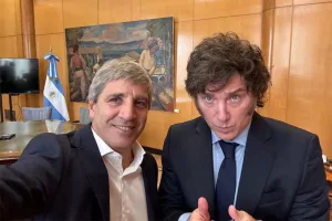 Caputo anunció la privatización de AySA, con la venta del 90% de las acciones