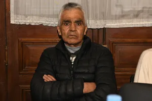 Silencio ante el tribunal: el acusado de triple crimen lesbofóbico evitó declarar en la apertura del juicio