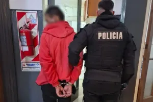 El brindis quedó en veremos: se robó 30 latas de cerveza en un comercio céntrico y fue detenido