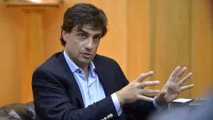 Señal al mercado: Lacunza sugiere comprar dólares ante una posible dolarización en 2027